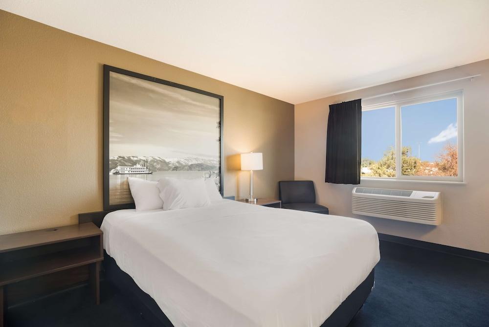 Americas Best Value Inn Sparks photo 8