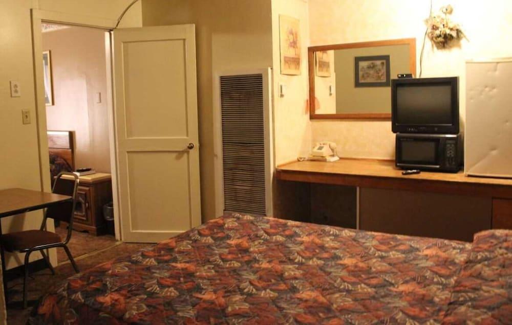 Thunderbird Motel photo 4