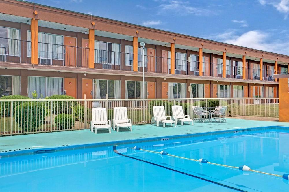 Days Inn by Wyndham Benson photo 16