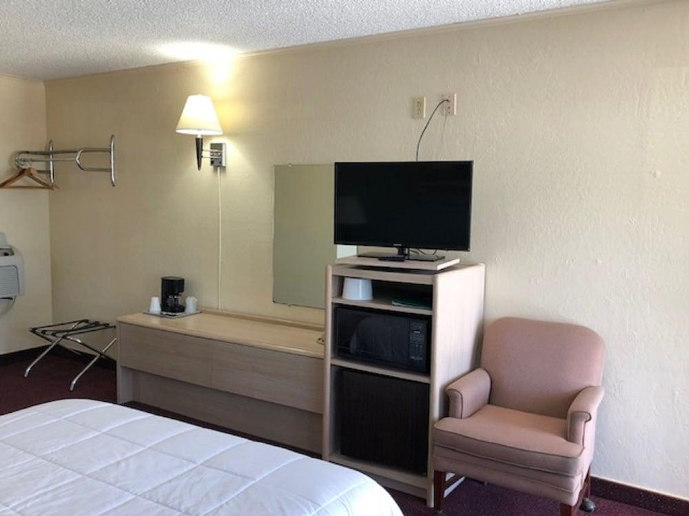 Pine Needles Inn photo 18