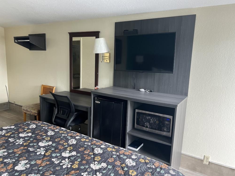 Budget Inn - Ft Myers photo 9