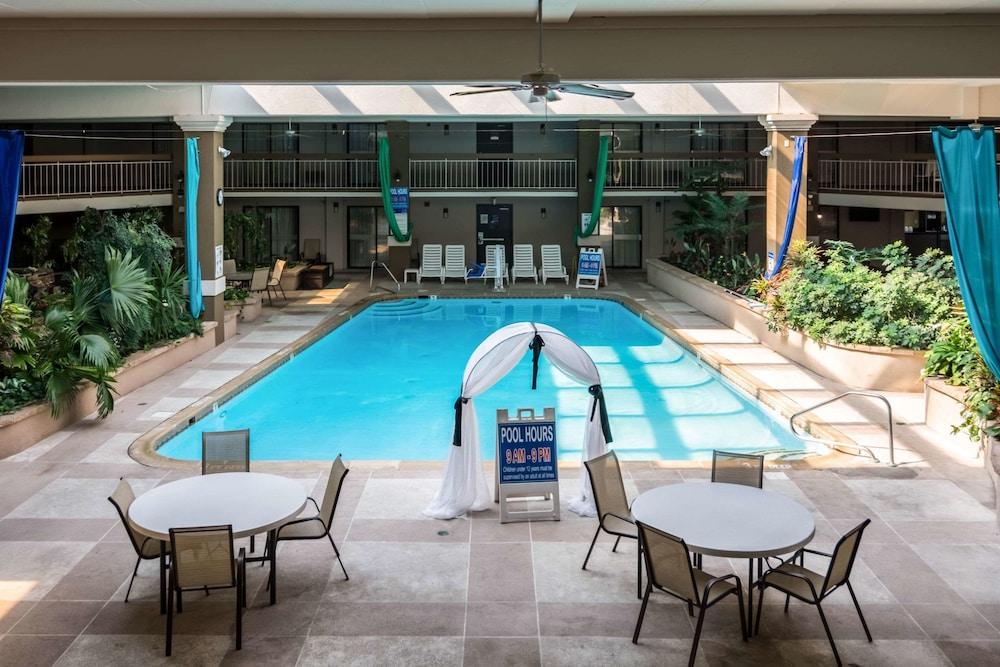 The Plaza Inn & Suites photo 23
