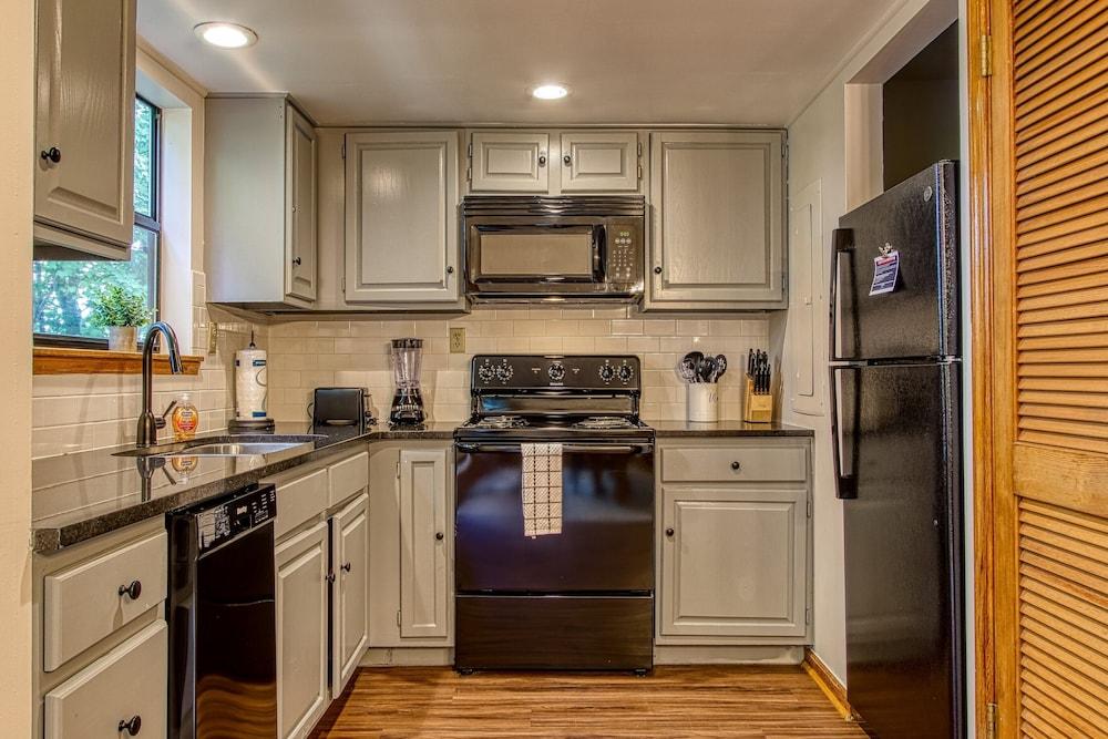 Pinecrest Townhomes-1K2Q- Renovated photo 30