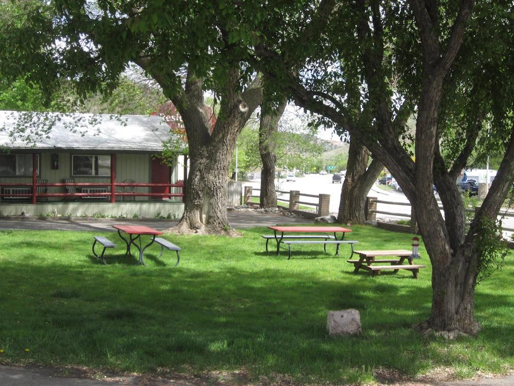 Wapiti Self-Service Lodge photo 14