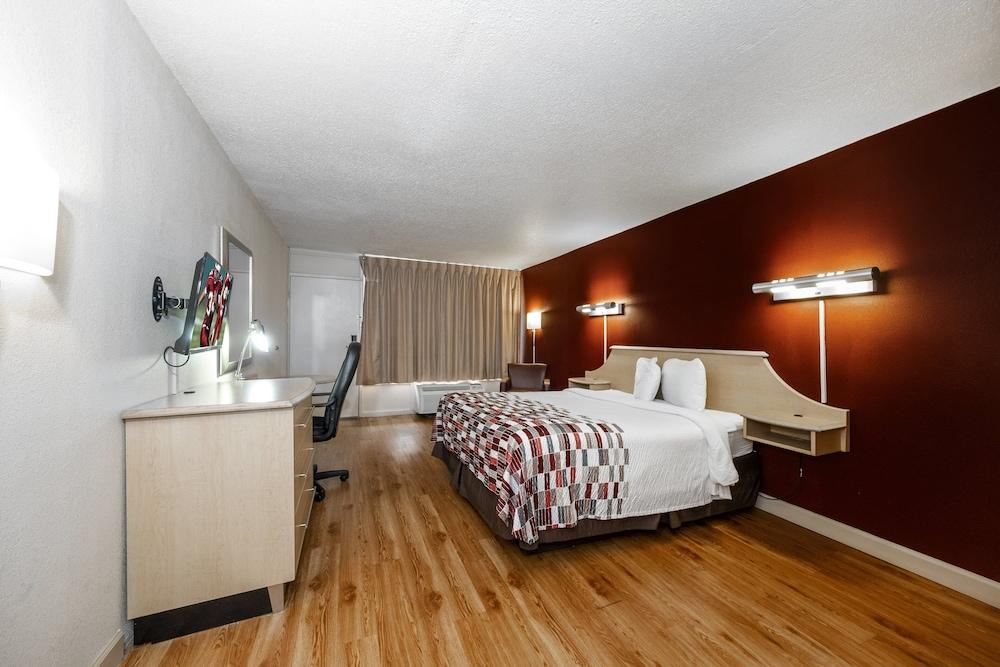Quality Inn & Suites photo 2