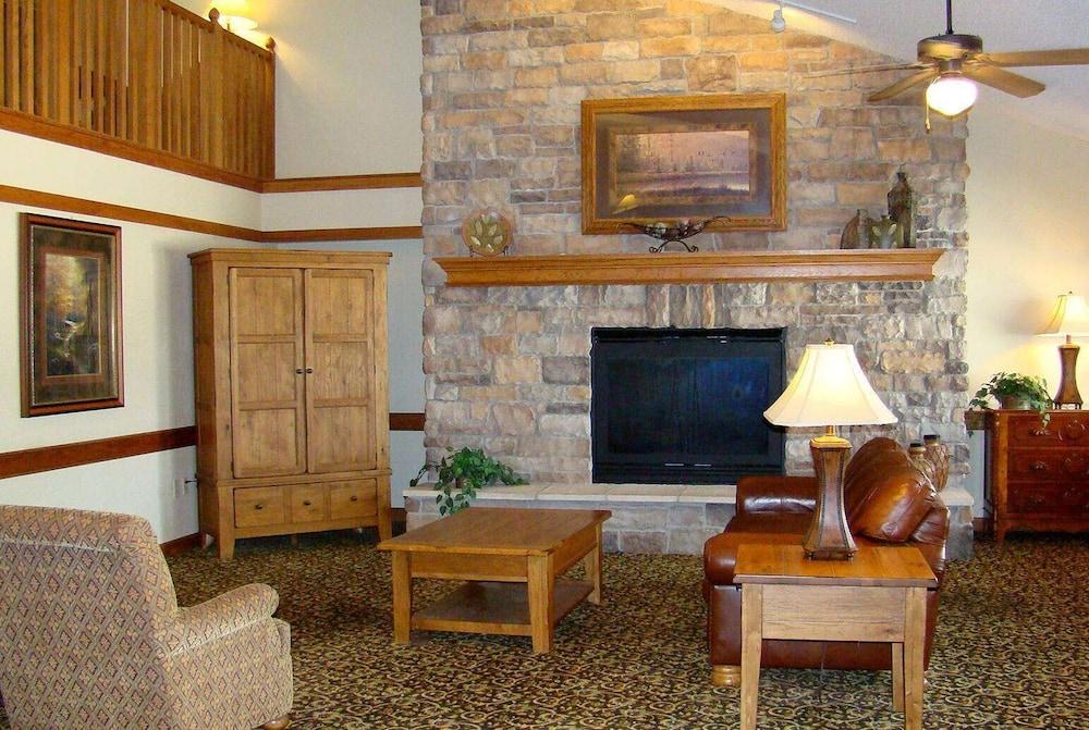 AmericInn by Wyndham Kewanee photo 87