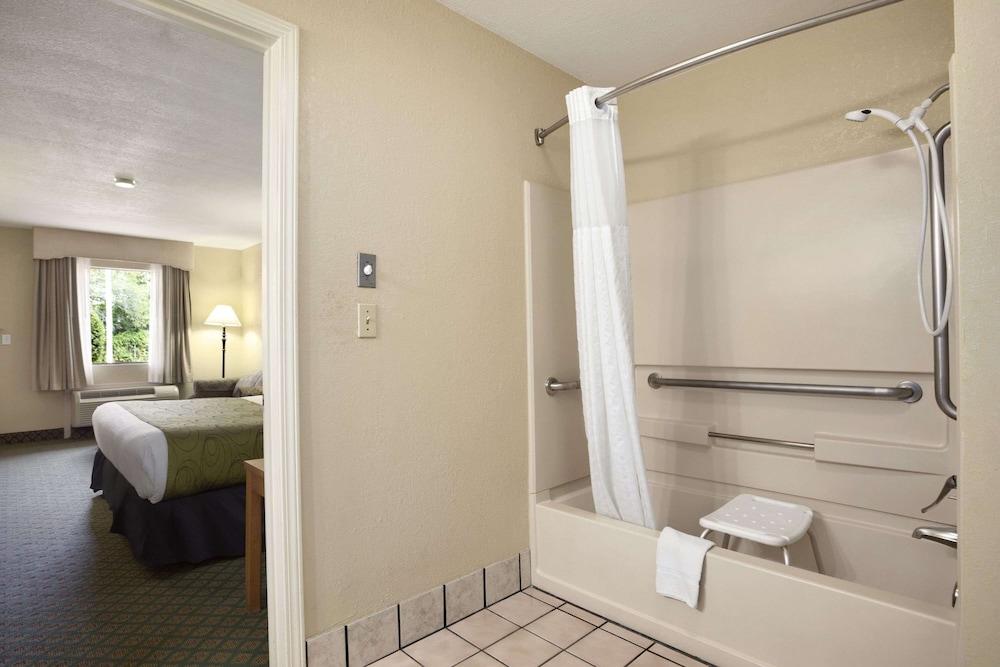 Days Inn & Suites by Wyndham Stuttgart photo 11