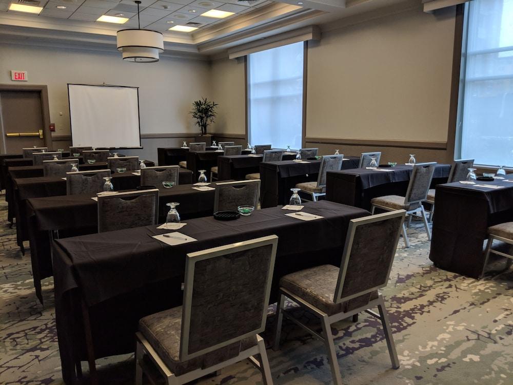 Hilton Garden Inn Chicago North Shore/Evanston photo 45