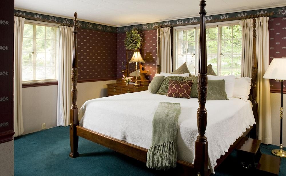 1906 Pine Crest Inn photo 61