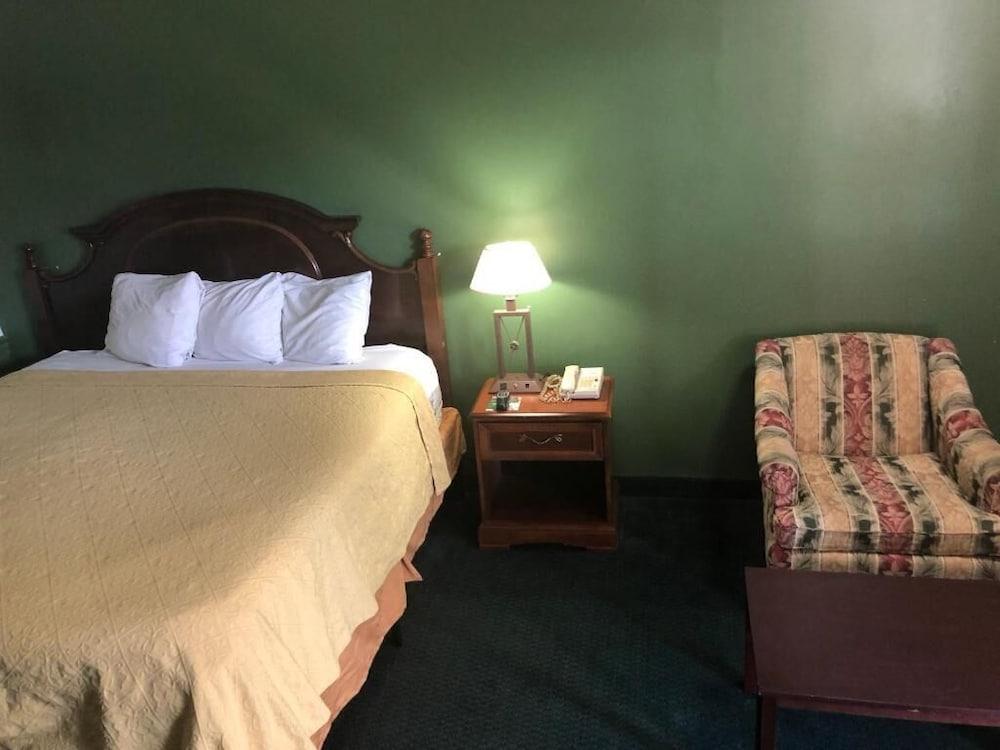 Travelers Inn photo 3