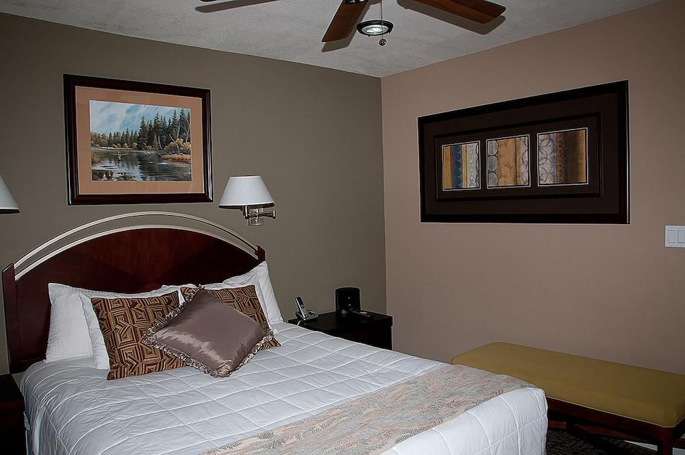 Beachcomber Inn photo 36