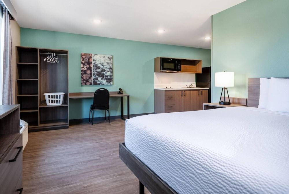 Echo Suites Extended Stay By Wyndham Naples photo 32