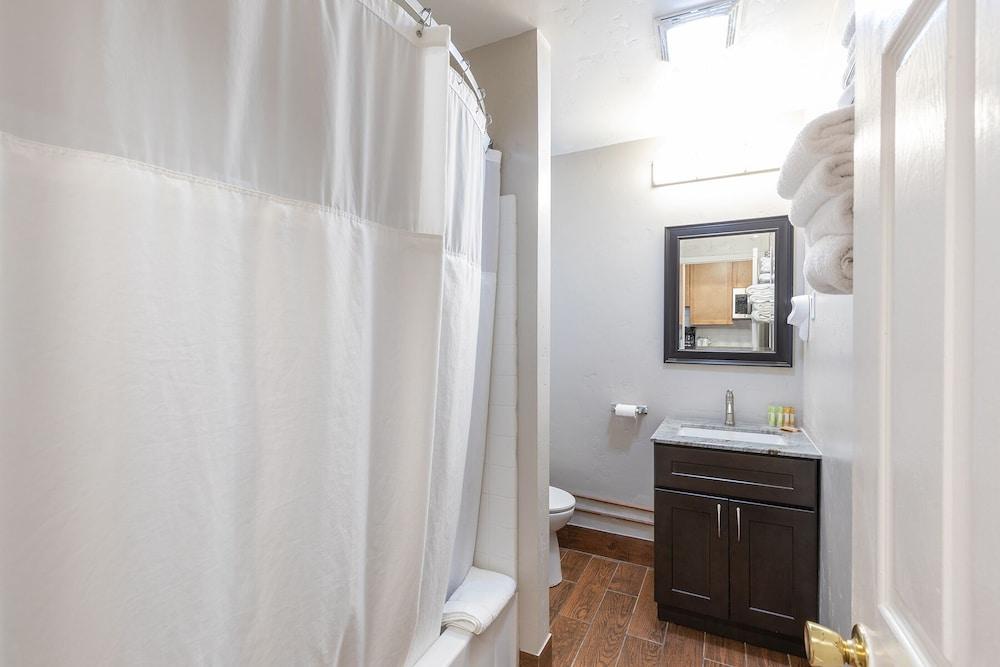 Vineyard Valley Inn photo 22