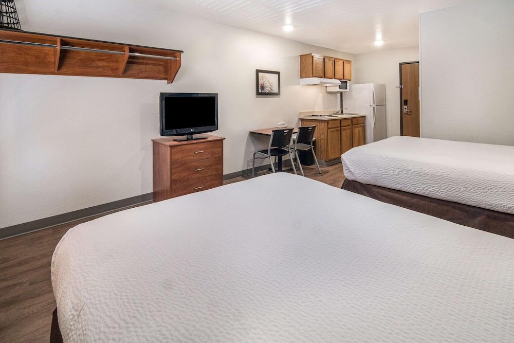 WoodSpring Suites Denton photo 13