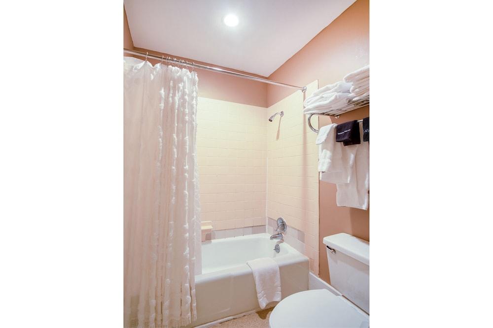 The Belmont Inn photo 27