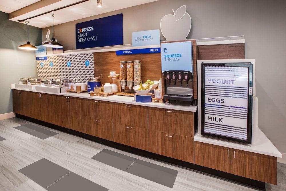 Holiday Inn Express & Suites Winner by IHG photo 31