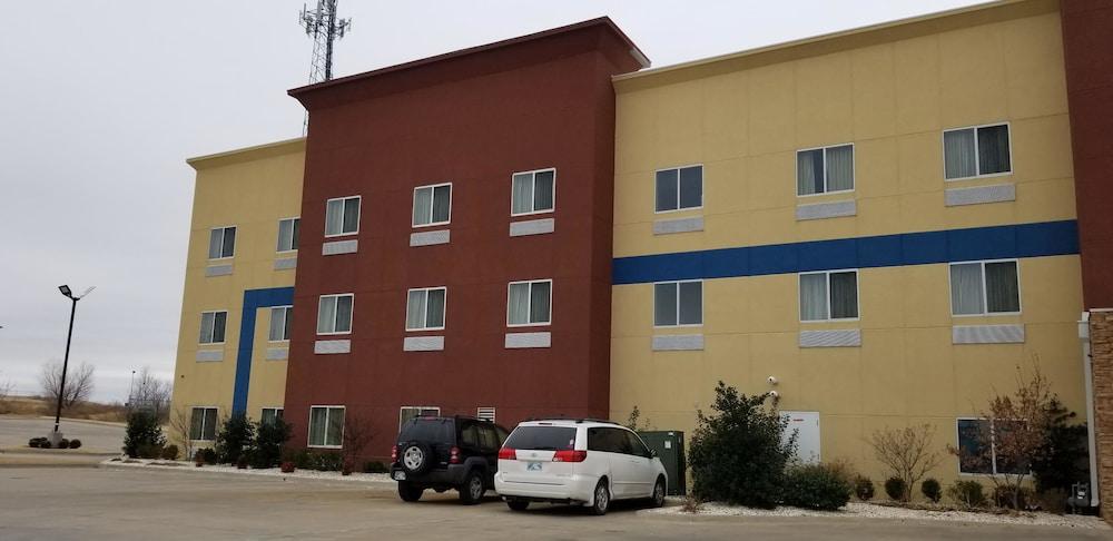 Comfort Inn & Suites Tulsa I-44 West - Rt 66 photo 49