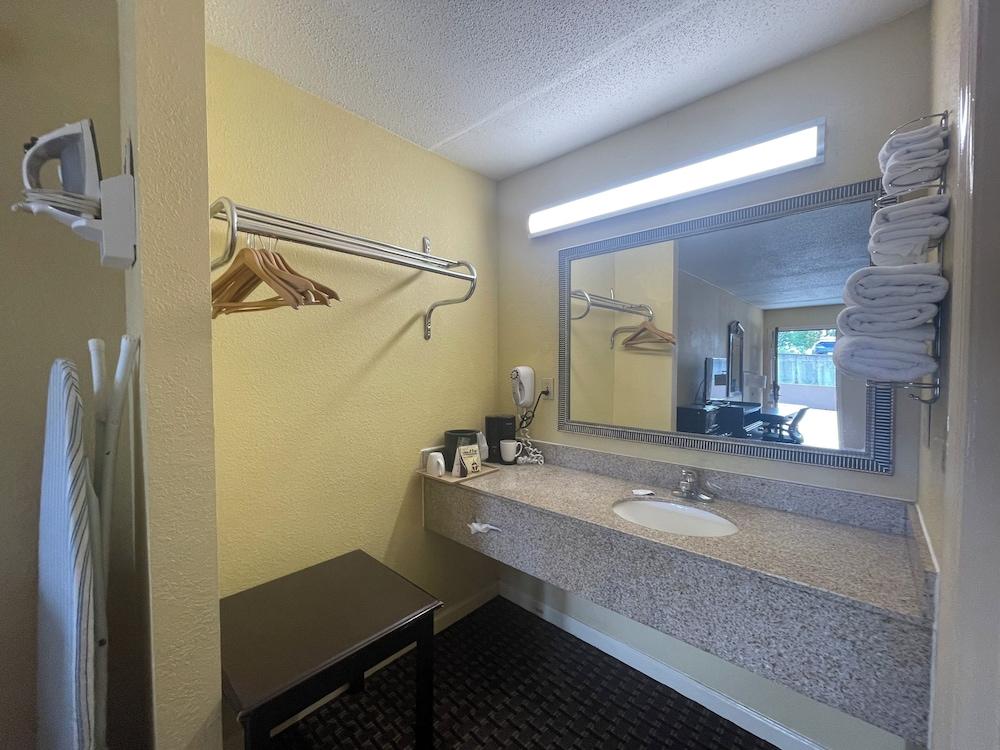 Royal Inn photo 28