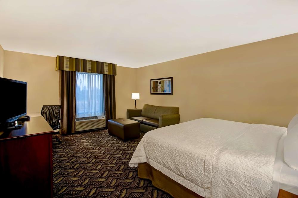 Hampton Inn DeKalb, IL photo 14