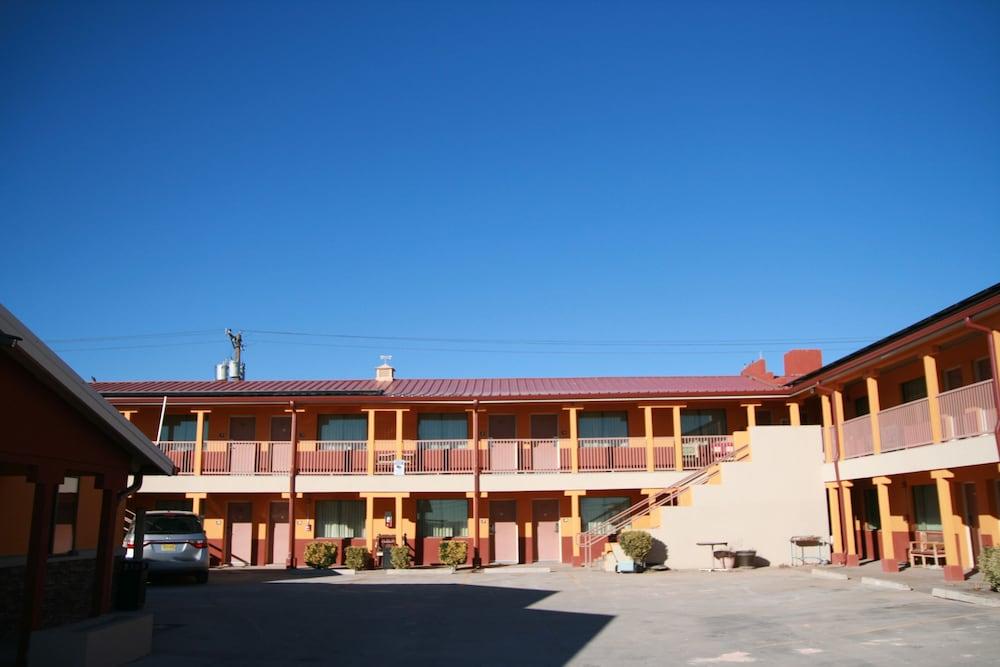 Budget Inn photo 25