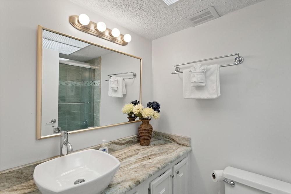Fifty Gulfside Condominiums photo 5
