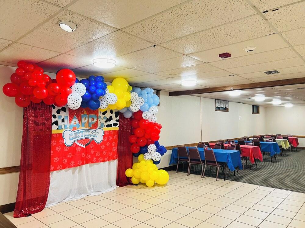 Hometown Inn & Suites photo 29