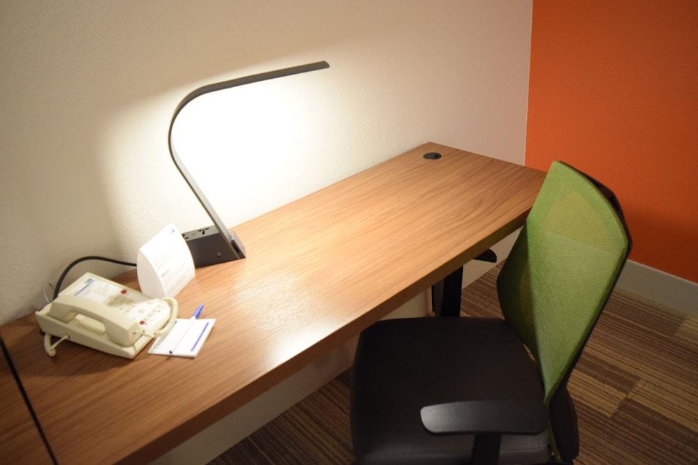 Holiday Inn Express Hotel & Suites West I 10 by IHG photo 47
