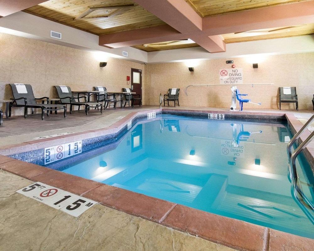 Comfort Suites Topeka Northwest photo 28