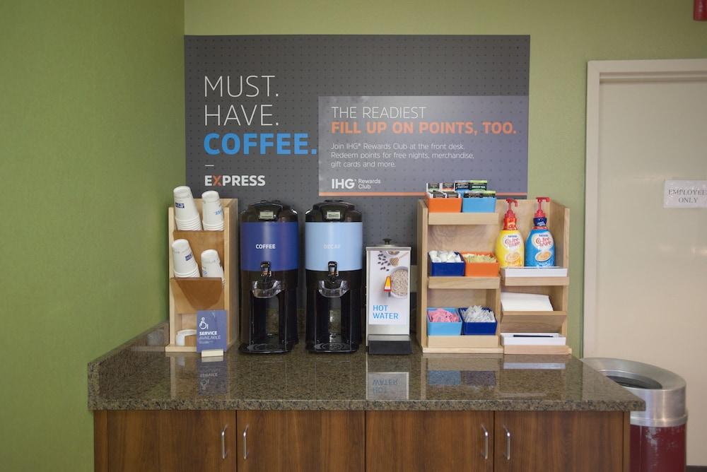 Holiday Inn Express Anderson by IHG photo 6