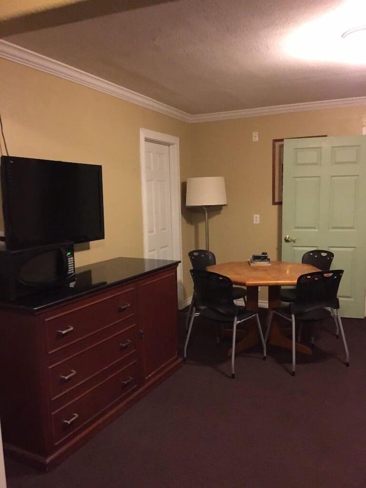 Ranch House Inn and Suites photo 24