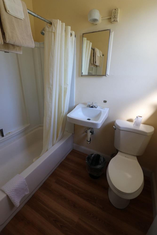 Sandman Inn Motel photo 9