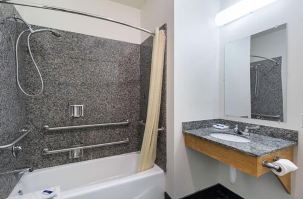 Budget Inn and Suites photo 6