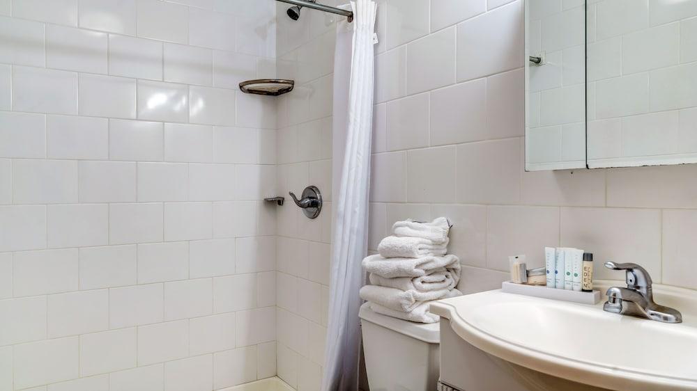 Montauk Oceanside Suites photo 59