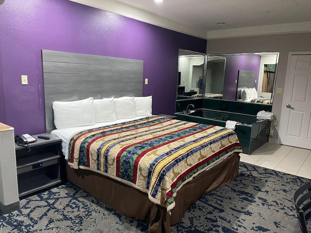 Scottish Inns and Suites Alvin photo 10