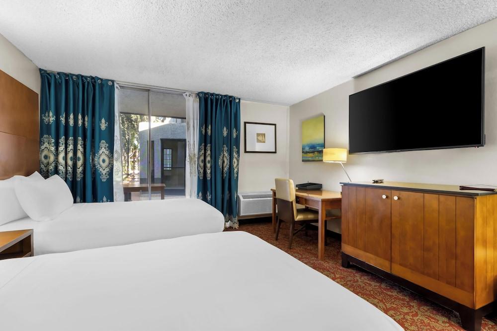 Hiltop Hotel photo 7