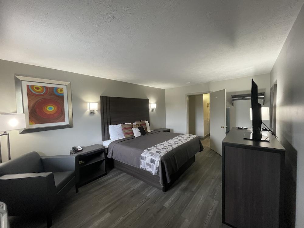 Embassy Inn photo 3