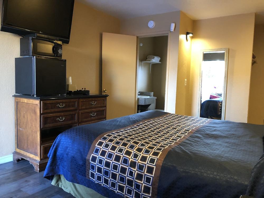 Capri Motel photo 2