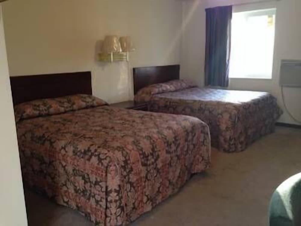 Colonial Village Motel photo 8