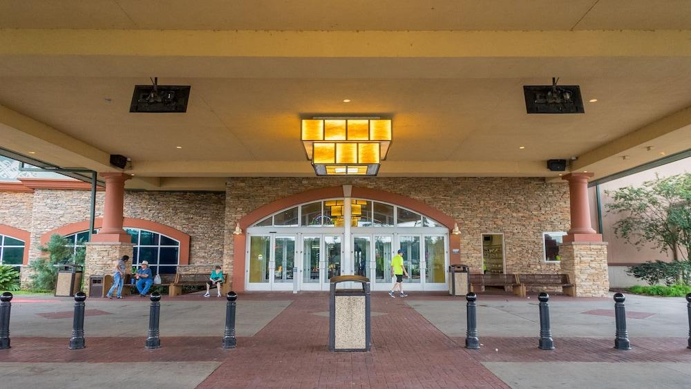 Delta Downs Racetrack Casino Hotel photo 43