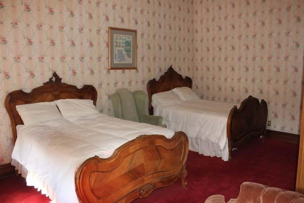 Irwin Street Inn photo 15