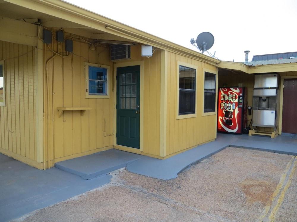 Tropicana Motel photo 17
