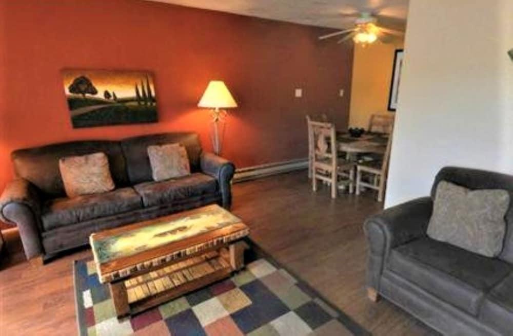 Pinecliff Village photo 28