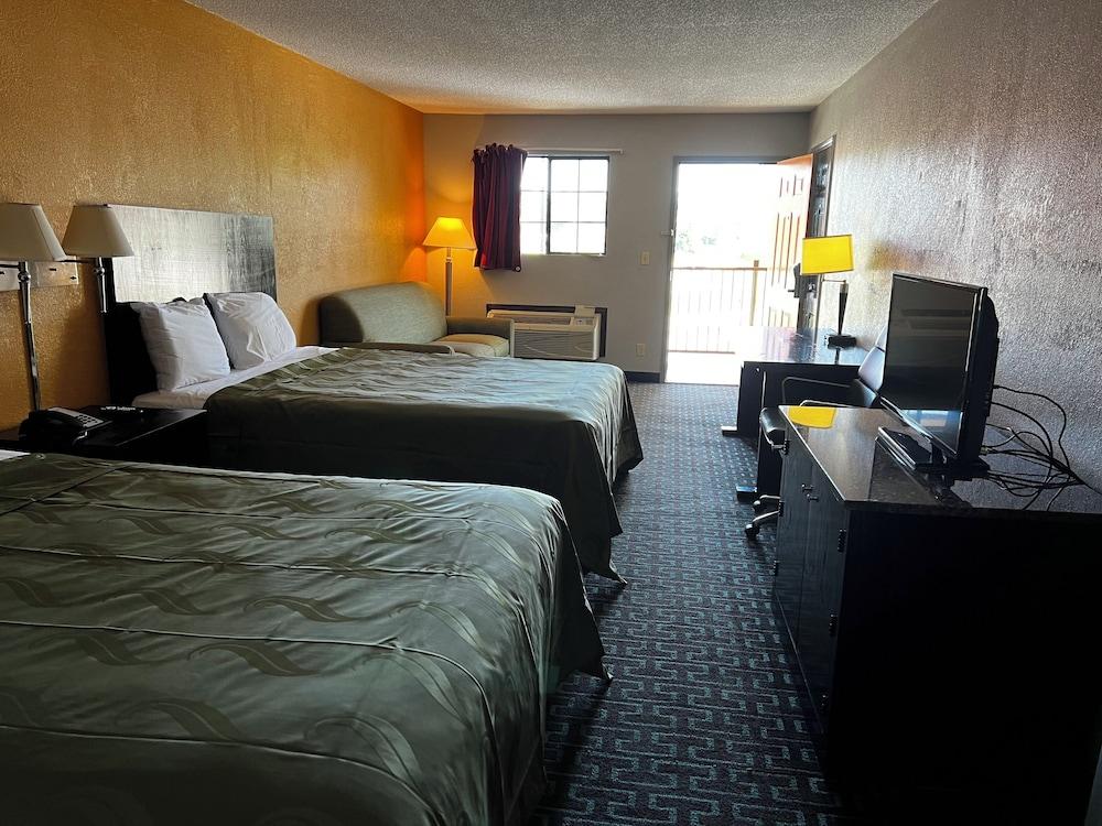 Express Inn & Suites photo 11