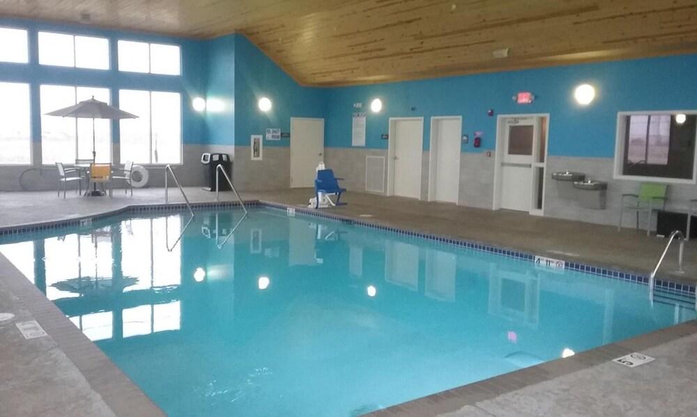 Gateway Park Hotel and Suites photo 4