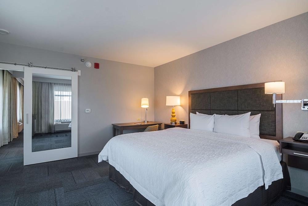 Hampton Inn Chicago North-Loyola Station photo 17