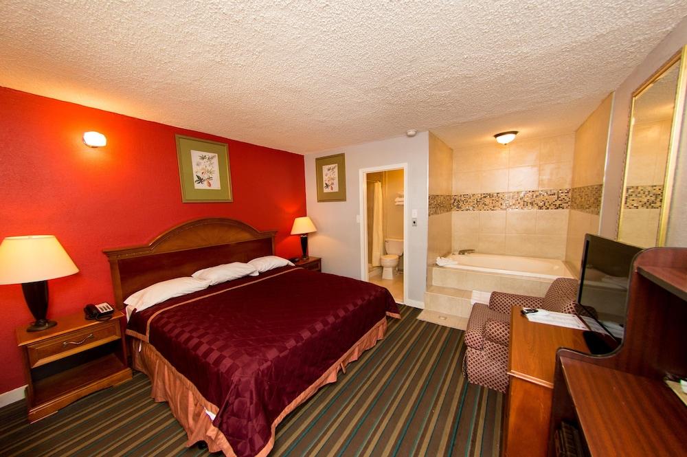 Scottish Inn and Suites photo 15