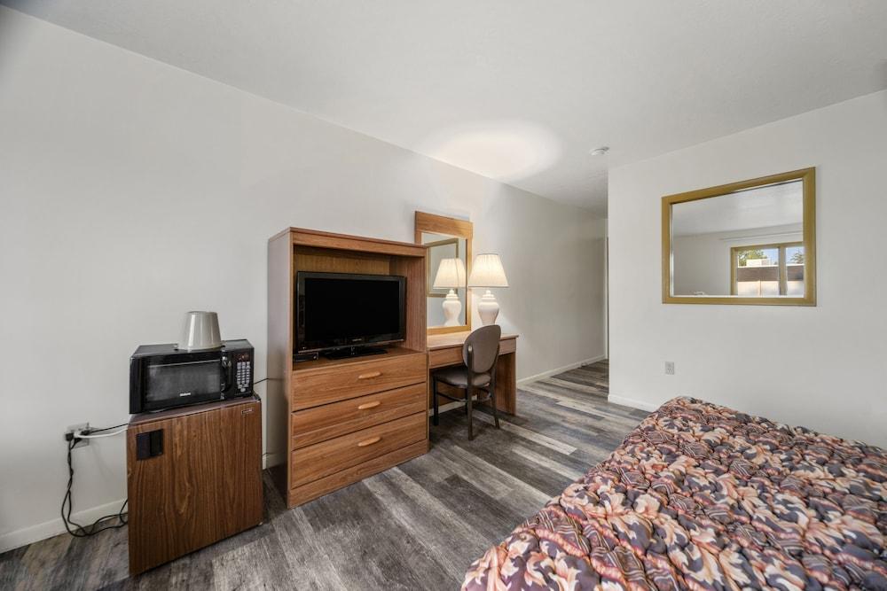 Executive Inn Cass City photo 31