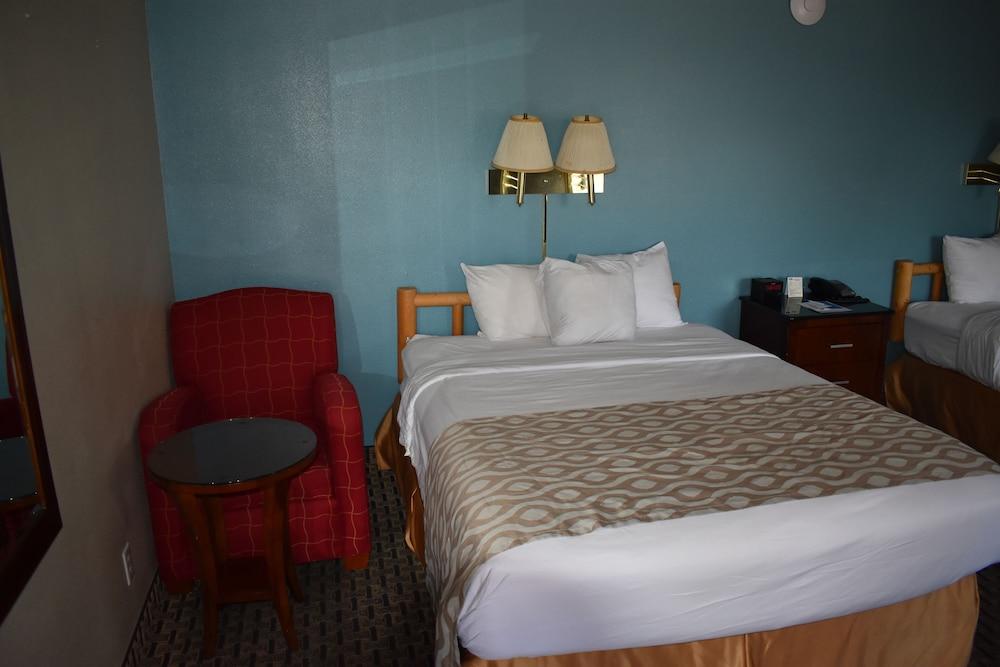Rodeway Inn photo 9