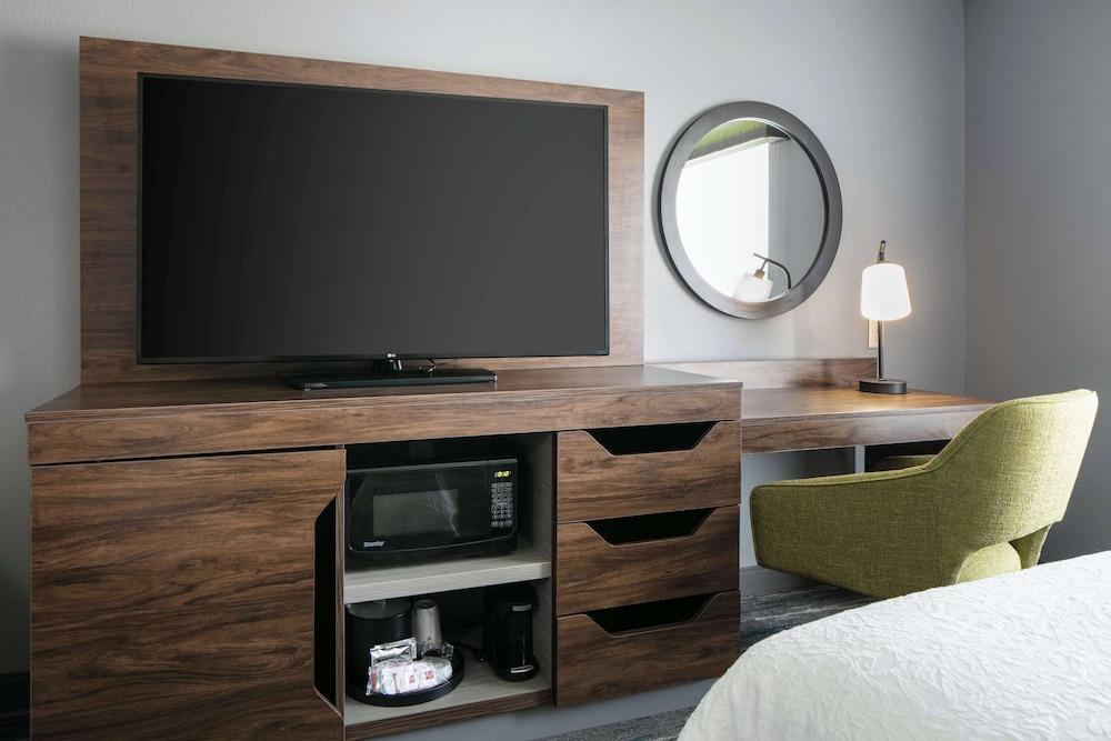 Hampton Inn & Suites Grafton photo 16