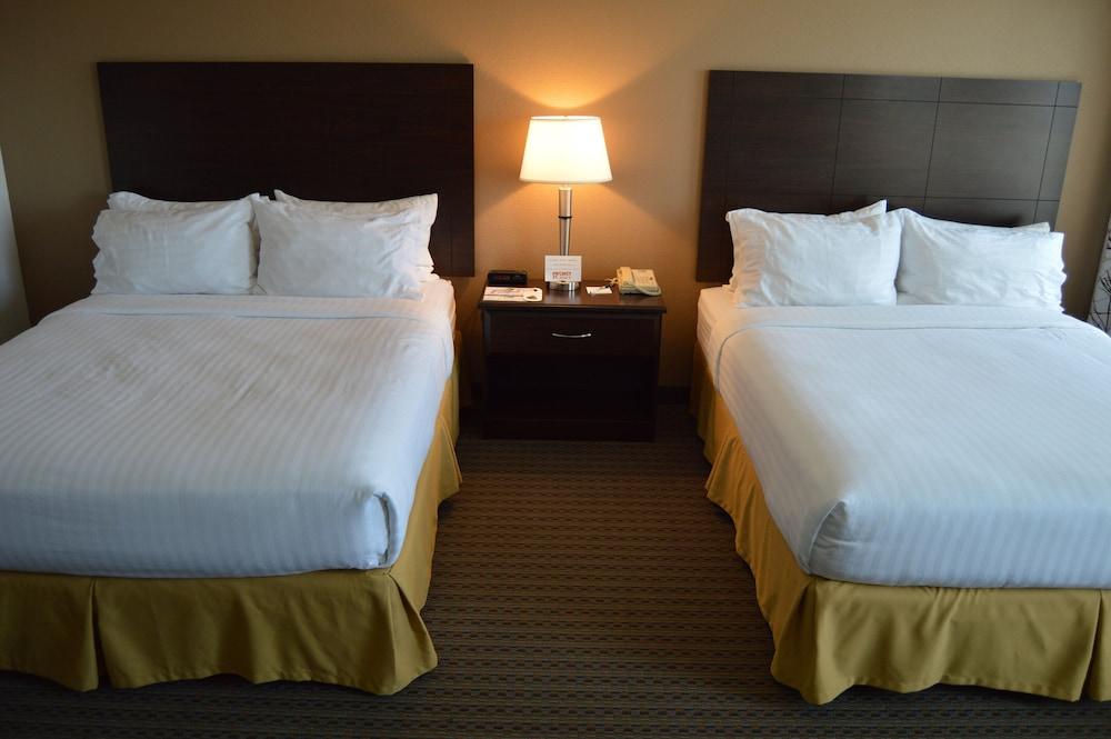 Holiday Inn Express & Suites Winner by IHG photo 5